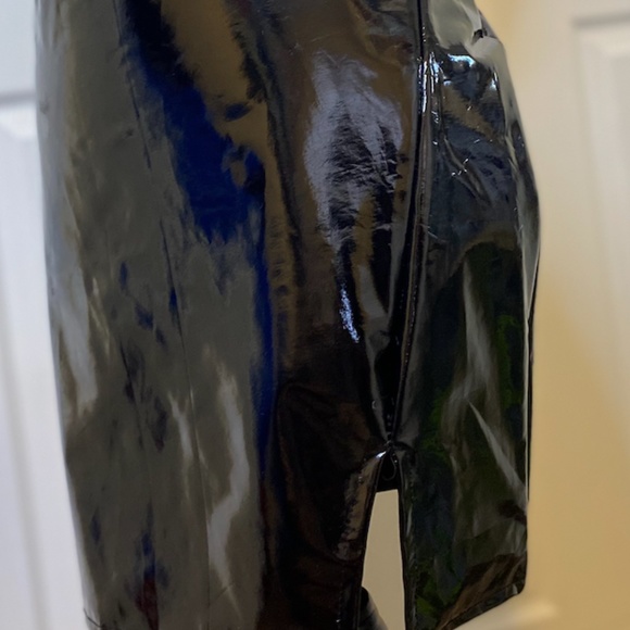 VINYL MINI SKIRT - Picture 3 of 4